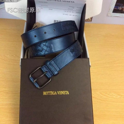 Bottega  Veneta  正品同步原單腰帶細節鑒賞。 【全層胎牛皮純手工編織藍色帶身： 【正品品質：皮質特點、柔韌自然皮感十足 【配同步標誌槍色針扣永不掉色！