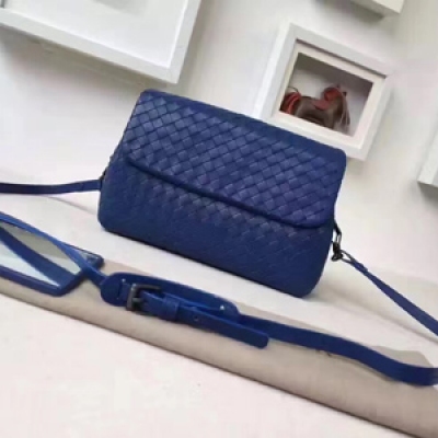 BV Bottega Veneta 3589經典款單肩斜挎女包，翻蓋小包 ，誰也抵抗不了小包的誘惑，歐洲綿羊純手工編織 24x15x8