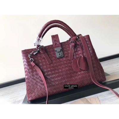 BV Bottega Veneta 7453Roma羅馬包,義大利Vicenza維琴察代工廠,進口胎牛皮, 真心好看 胎牛皮自然紋理和光澤都覺得質感十足,內裡做工都精細到無懈可擊！ 純手工編織,綿密有序,質感強烈的立體感