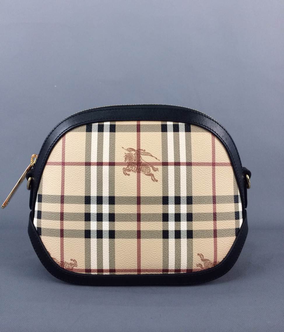 Burberry 巴寶莉專櫃款、進口大格佈原版皮、斜挎、手包兩用女包 3366524 、秋天出行不錯的選擇。尺寸：28X20X9cm  顏色：紅色、棕色、黑色