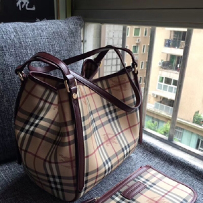 Burberry巴寶莉經典爆款8883馬仔 橫條內裡全對官網 ，尺寸26x27x15.5cm 【黑色，咖啡色，大紅色，酒紅色】