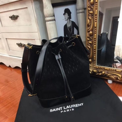 YSL聖羅蘭Yves Saint laurent SLP MONOGRAM ALL OVER 麂皮水桶包 經典品牌logo印花浮雕式設計，外反絨皮 羊皮襯裏，配以真皮抽繩收口及可調式真皮肩帶，超高成本！尺寸：25x27x