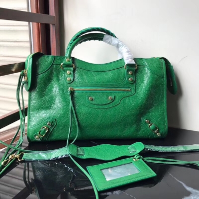 Balenciaga巴黎世家代購級別獨家管道貨正品型號：Classic Gold City Green 原廠爆裂綿羊皮（正品同廠羊皮） 原廠皮標誌：紋路規則，皮有香味超流行小金釘流蘇，最新顏色獨家現貨供應 ，Size：3