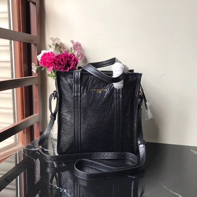 Balenciaga巴黎世家 原廠爆裂綿羊皮Bazar購物包 純黑色 燙金logo 時下最流行簡約百搭時尚休閒款，手提斜挎都那麼酷帥爆 368B145黑色22cm/29cm