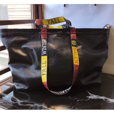 Balenciaga巴黎世家 最新品 獨家現貨，大大購物袋真心好看，手柄塗鴉彩色logo非常獨特個性，進口爆裂羊皮，手感軟，內裡配羊皮，氣質簡單，實用到爆，第一眼就愛上了 編碼 316B黑色