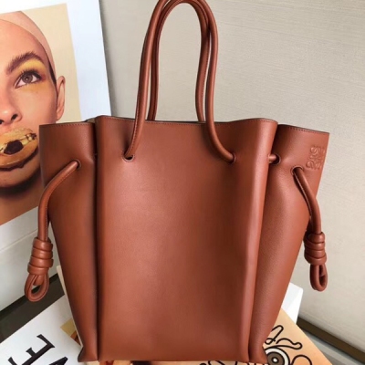 2018新款Loewe羅意威 Flamenco Knot Tote Bag，容量大，簡約、大方，是外出及上班的首選 尺寸：袋口長度36-?長24-高度30-厚度12cm 型號061803