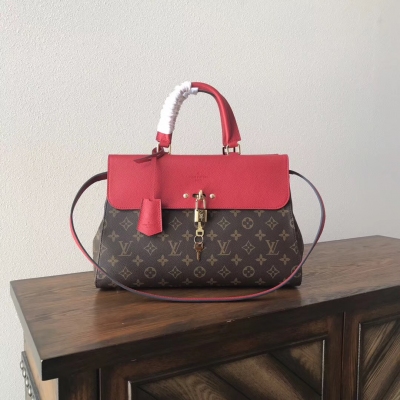 LV複刻版 VENUS 路易威登手袋M41738 Louis Vuitton Venus之名足以體現此款都市風格包袋的魅力與美感，設計靈感源于路易威登標誌性的Steamer旅行包（1901年）。上色牛皮飾邊搭配Monog