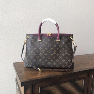 LV海外原單 Louis Vuitton Pallas手袋到貨啦 官方貨號:M41175 尺寸：34x 13x 5cm Pallas 手袋絕不只是一款漂亮時尚的手袋。 這款迷人的手袋融合運用了 Monogram天然牛皮飾