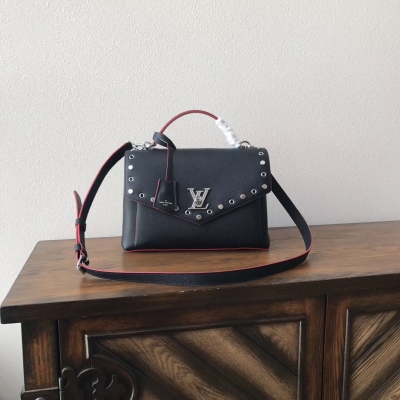 LV路易威登複刻版 爆款來襲 Louis Vuitton M53507 MY LOCKME 手袋經典校園背包邂逅時尚流行元素，新版My LockMe手袋以柔軟的小牛皮革裁制出極其精美而時髦的造型。風格百搭，內部結構清晰合