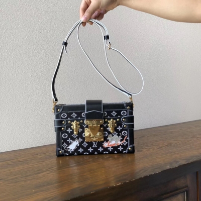 LV路易威登 PETITE MALLE手袋 Louis Vuitton 2019早春系列～柔軟Monogram面料+活潑可愛的貓犬圖案 配有可拆卸肩帶與經典S形搭扣 上身超百搭～型號：44437材質：頂級（海外原單）尺寸