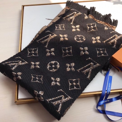 LV LOUIS VUITTON 路易威登圍巾 新品 豹紋毛線圍巾 火爆的來！經典毛線 黑色 40*180cm 74%羊毛26%真絲 專櫃尺寸 又改啦！對版頂級品質 2019年冬季新品 絕對人手一條。百搭經典基礎上以豹