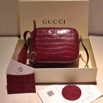 【 #Gucci New# 】進口頭層鱷魚紋皮料獨家定制，稀有品種！赤裸裸的奢華風情～盡顯歐洲貴族氣質！精心打造完美尤物！你夠格，就必須擁有它！絕不讓你失望  尺寸：21*15*7cm  可調節 【 配全套白金禮品盒 】