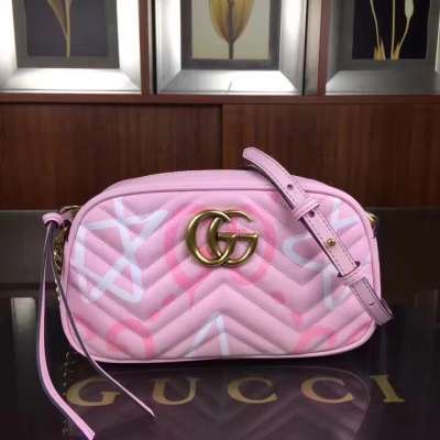 【GUCCI-古奇】十年打造專業GUCCI   市場頂級獨家控貨，專/櫃品質  採用進口牛皮，原廠五金！精緻做工。獨家實物拍照品質如圖可見 。尺寸：24*13*7。款號：447632。