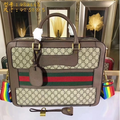 【GUCCI-古馳】 十年打造專業GUCCI 市場頂級獨家控貨， 專櫃品質 採用進口牛皮，原廠五金！精緻做工。 獨家實物拍照 品質如圖可見 。款號：484663。尺寸：42*32*8.5