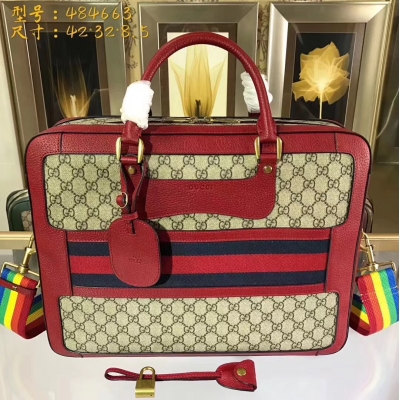 【GUCCI-古馳】 十年打造專業GUCCI 市場頂級獨家控貨， 專櫃品質 採用進口牛皮，原廠五金！精緻做工。 獨家實物拍照 品質如圖可見 。款號：484663。尺寸：42*32*8.5