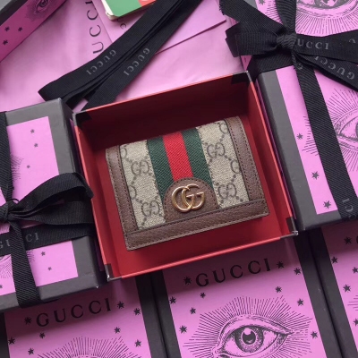 【GUCCI-古馳】 十年打造專業GUCCI 市場頂級獨家控貨，專櫃品質 採用進口牛皮，原廠五金！精緻做工。 獨家實物拍照 品質如圖可見 。款號：523155尺寸：11*8.5*3