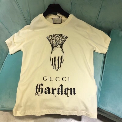 古馳上新！GUCCI Garden 2018限量系列新款，手掌梵文印花圓領T恤，全球只有佛羅倫斯才有的新圖案T恤，7000+代購的款，這一系列都是斷貨爆款類型，超經典的圖案復興運用，整件衣服的復古效果上身超級完美，這一