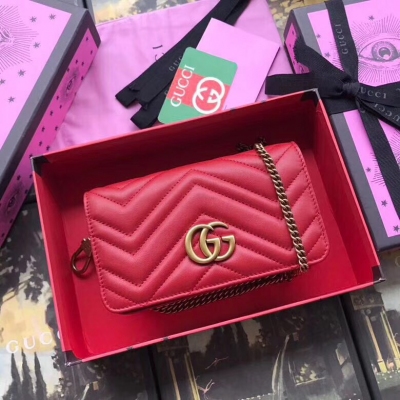 【Gucci-古馳】 配全套包裝，全網獨家供貨 不管是用料、做工 、logo、鋼印、編碼、走線、每一個細節都將古馳的精彩內涵表現得淋漓盡致 品質保證，售後無擔憂， 原廠材料！ 實物拍攝 品質如圖可見 。型號：488426