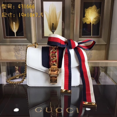 【Gucci 古馳】Gucci新款。市場頂級獨家控貨，專櫃品質 採用進口牛皮，原廠五金！精緻做工。 獨家實物拍照 品質如圖可見 。型號: 431666，尺寸：寬19*高14*側寬7.5