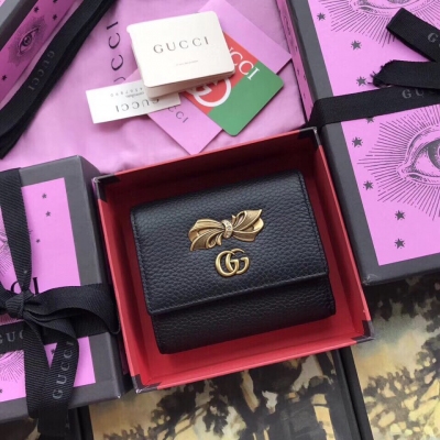 【Gucci古馳】 全網獨家供貨 不管是用料、做工 、logo、鋼印、編碼、走線、每一個細節都將古馳的精彩內涵表現得淋漓盡致 品質保證，售後無擔憂， 原廠材料！ 實物拍攝 品質如圖可見 。型號：524294尺寸：12.5