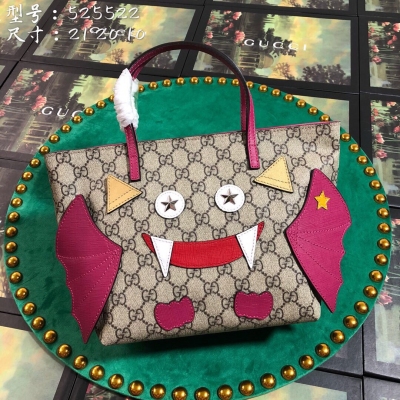 【Gucci古馳】Gucci新款。市場頂級獨家控貨，專櫃品質 採用進口牛皮，原廠五金！精緻做工。 獨家實物拍照 品質如圖可見。款號: 525522。尺寸：寬21*高20*側寬10