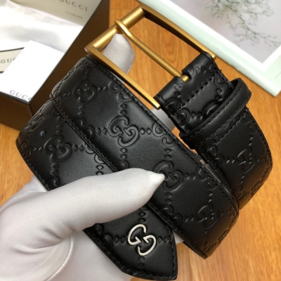 Gucci古馳皮帶 新款 互扣式G帶扣深受品牌輝煌的70年代經典設計所影響，得以重新詮釋。安放於織紋皮革腰帶之上。3.8cm