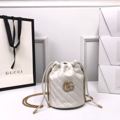 Gucci古馳 新款。市場頂級獨家控貨，專櫃品質 採用進口牛皮，原廠五金！精緻做工。 獨家實物拍照 品質如圖可見。款號: 575163。尺寸：19*17。顏色：藍白皮