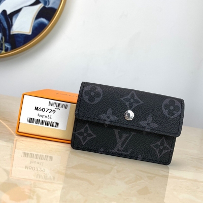 LOUIS VUITTON LV路易威登 M60729 Monogram 黑花、雅致又實用的小皮包，供放零錢和鑰匙硬幣之用，小巧玲瓏，可輕易放到手袋或衣服口袋