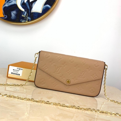 LV LOUIS VUITTON 路易威登 M62299 杏色壓花！POCHETTE FéLICIE 鏈條包 由Monogram Empreinte牛皮面料裁制而成的Pochette Félicie 鏈條包內含兩個可脫卸口