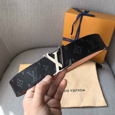 LOUIS VUITTON LV路易威登 皮帶 進囗磨砂底腰帶，寬40毫米，搭配亮金扣，商務服裝造型的完美搭配。永恆經典