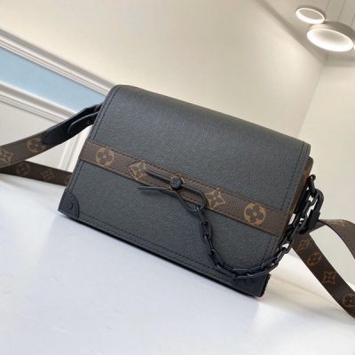 LOUIS VUITTON LV路易威登 M30717 咖色 2020秋冬新款十字紋配牛皮斜挎長方?子盒?包 ，2020 秋冬男裝秀上，十字紋配皮盒子包，包袋依然是該系列焦點。品牌男裝藝術總監 Virgil Abloh 以