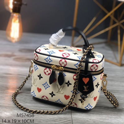 LOUIS VUITTON LV 路易威登 配?專套?櫃包裝頂級原單 Cannes 帶鎖鏈條化妝包 型號M57458 白色 尺寸：14×19×10CM