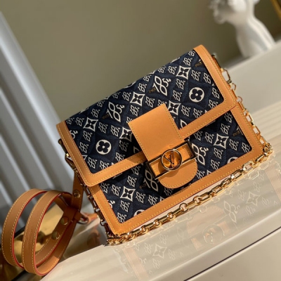 LOUIS VUITTON LV路易威登 免稅晶片版M57499藍色 1854藍色牛仔布M44391 Dauphine 中號手袋本款 Dauphine 中號手袋取材全新 Since 1854 提花織物，以梭織筆觸描繪 Mo