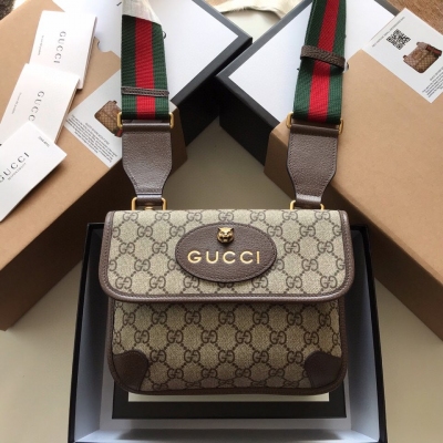 GUCCI古馳 原廠皮 Gucci 501050GG Supreme mini 織帶郵差包助你玩轉時尚圈經典的高級PVC搭配原廠皮．採用復古風格設計結構井井有條每側均配有翻蓋扣中央開口隔層可以使用磁片打開Supreme s