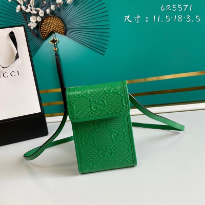 GUCCI古馳 新款。市場頂級獨家控貨，專櫃品質 採用進口牛皮，原廠五金！精緻做工。獨家實物拍照品質如圖可見。款號: 625571。尺寸：寬11.5*高18*側寬3.5。顏色：綠色壓花