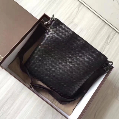 BOTTEGA VENETA BV 276357郭濤同款大號出貨啦，官方尺寸30x31x2進口胎牛皮編織，原版五金，所有細節跟足原版走真正的三邊無縫編織不走市場普通貨懂貨的來數量不多 小號25x26x2cm