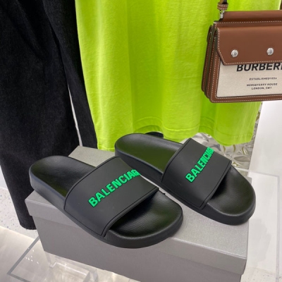 Balenciaga巴黎世家 經典情侶款拖鞋 2021新色+經典色，鞋面tpu軟膠材質，立體撞色logo，夏季隨意穿搭、家居必備潮款，情侶款！size：35-44