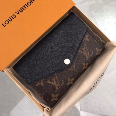 LV LOUIS VUITTON 路易威登 M60990 特別介紹 海外特供（專櫃貨）採用全進口皮料。尺寸：15X10cm