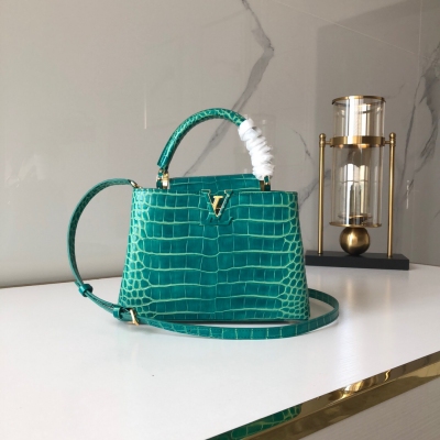 LOUIS VUITTON LV路易威登 N92175 綠色 義大利進口頭層鱷魚紋 手袋由全粒紋Taurillon皮革裁制而成盡顯女裝藝術總監Nicolas Ghesquière設計的New Classic系列的特色元素如