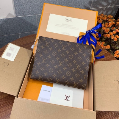 LOUIS VUITTON LV 路易威登 升級版本 M47542 老花！ 盥洗袋Monogram帆布盥洗袋，襯裡採用可水洗質料製造，可輕易放入手袋中。