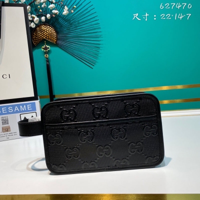 GUCCI古馳 新款。市場頂級獨家控貨，專櫃品質 採用進口牛皮，原廠五金！精緻做工。獨家實物拍照品質如圖可見。款號: 627470。尺寸：寬22*高14*側寬7。顏色：黑壓皮