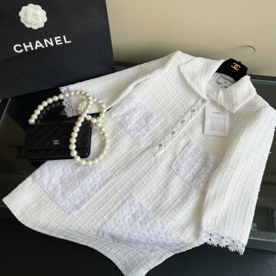 CHANEL香奈兒 2021ss 水溶花口袋連衣裙 頂級名媛氣質人間富貴花 獨家開發的PA面料夏天穿透氣舒適 簡約H版型遮肉顯瘦 復古小方領優雅知性 排扣設計別致大氣 四口袋拼接高密度水溶花柔美隨性 整件衣服對格子的哦