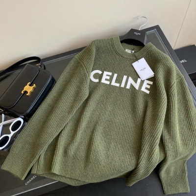 CELINE 2021ss 酷女孩的時髦單品全新字母logo裝飾簡約大牌 軍綠色特別時尚個性的顏色 百分百羊毛針織毛衣大大件的無性別寬鬆版型 溫暖舒適！現貨發售 sml