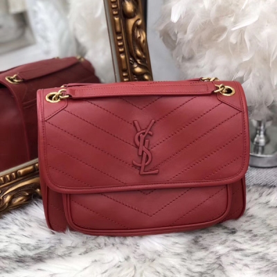 YSL SLP Yves Saint laurent聖羅蘭 新款出貨 中號新款平紋羊皮 Niki的火爆已鋪滿各大時尚平臺，鏈條單肩包中號羊皮革郵差包 尺寸：28x20x8.5cm 型號：8894