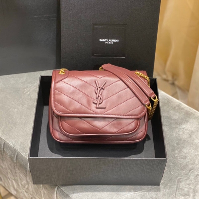 YSL Yves Saint laurent SLP聖羅蘭 NIKI baby羊皮 22cm 正品原廠皮 2020春夏小羊皮款Niki金屬鏈也換成了有些厚重感的金色，讓包身整體又多了幾分優雅和貴氣，不會過於時髦卻又可以很彰