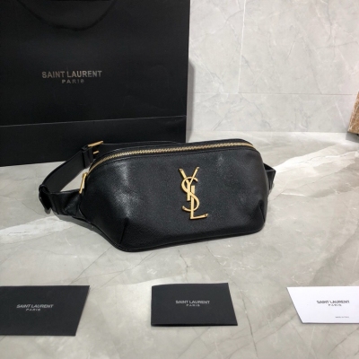 YSL Yves Saint laurent SLP聖羅蘭 CLASSIC 黑色真皮腰包 胸包！經典標誌性logo，耐磨的魚子醬牛皮，包內有3個卡片槽，包背面有一個拉鍊袋，超級無敵實用款！出門必備款！男女通用款！情侶之間一