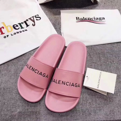 【BALENCIAGA】巴黎世家18春夏新款真皮拖鞋 獨家私楦，原版複刻， 鞋面採用頭層牛皮，內裡柔軟的羊皮裡。用料絕對高檔次，專櫃包裝，全網頂級版本。國外代購原版 高級設計師親自操刀 與原版幾乎一樣 ，不是一般小作坊可