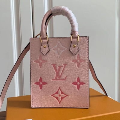 LOUIS VUITTON LV路易威登 頂級原單 M80049 粉色 本款 Petit Sac Plat 手袋浸染微妙色彩漸變，加入 2021 夏季 By The Pool 配飾、皮具和成衣系列，以