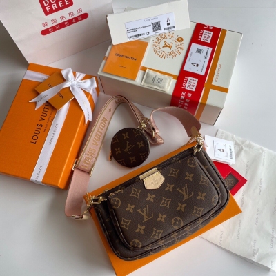 LOUIS VUITTON LV 路易威登 款號 M44813 以Monogram帆布製成的一款小巧輕便的三件套手袋可手提可斜挎搭配小掛包一包多用它是你出席任何場合都可以攜帶的經典款式 尺寸：24.0