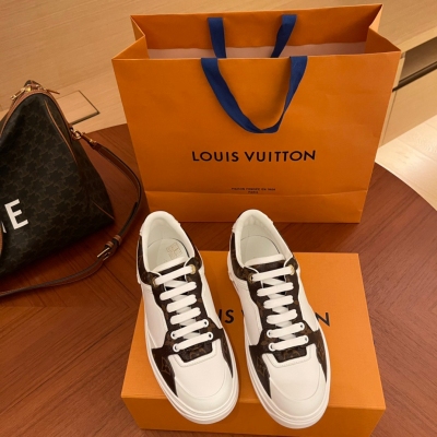 LOUIS VUITTON LV 路易威登 新款厚底運動鞋 原版購入開發，馬卡龍配色超級青春、老花配色時尚減齡、超級耐看。可甜可鹹！閉眼入！夏天必入單品！鞋面頂級牛皮，質感細膩媲美zp！內裡墊腳原版一